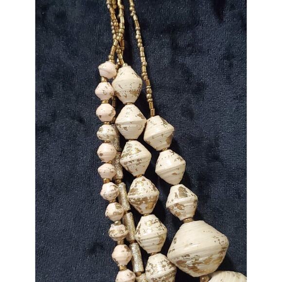 Teng Yue Women's Multistrand Shell Bead Statement Stylish Necklace - Picture 3 of 6